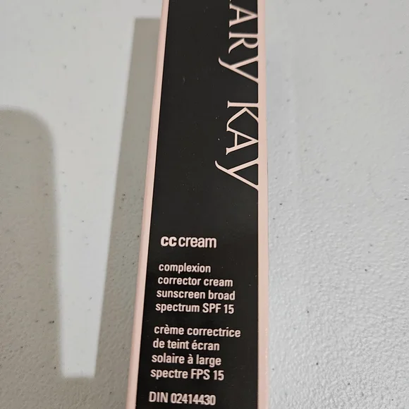 Mary Kay CC Cream SPF 15  COLOR Medium To Deep - Picture 3 of 9
